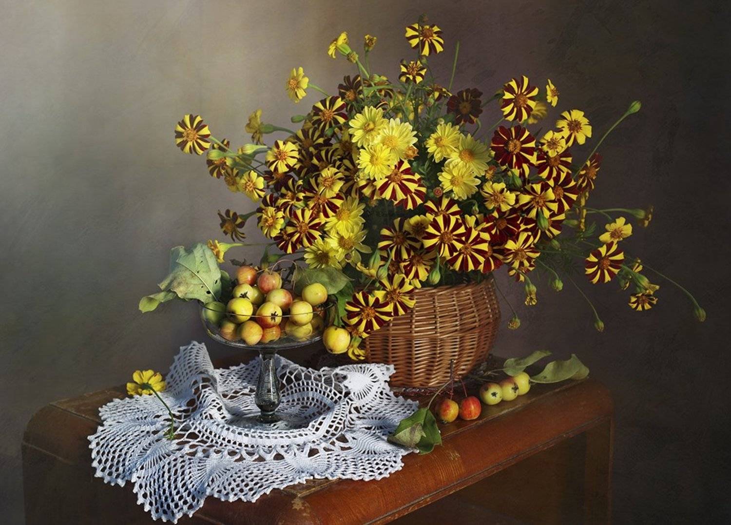натюрморт,цветы,яблоки,осень,вера павлухина,, Вера  Павлухина