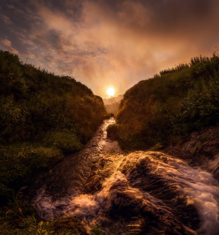 Сочи, горы, пейзаж, Красная Поляна, Бзерпский карниз, горы, лето, облака, закат, река, ручей, вода Энергия Солнца фото превью