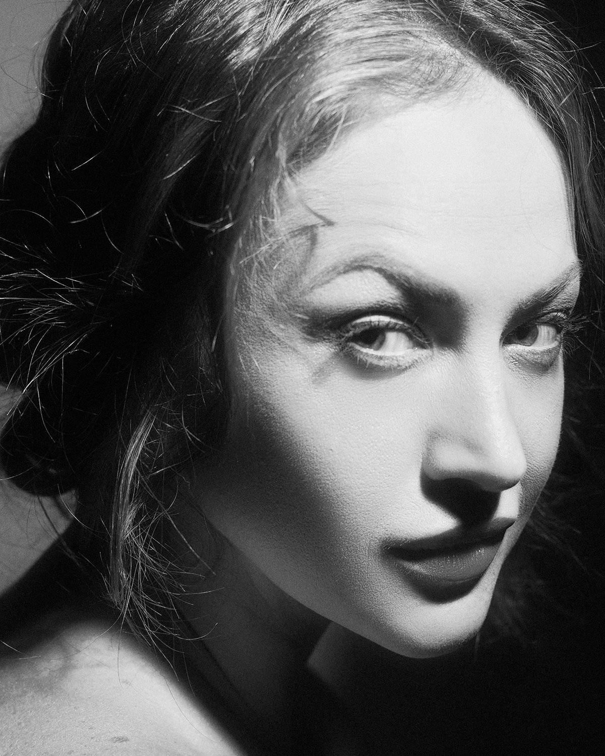 female, portrait, contrasty, sly, fun, joy, smiley, face, woman, black and white, expression, mood, Дмитрий Толоконов