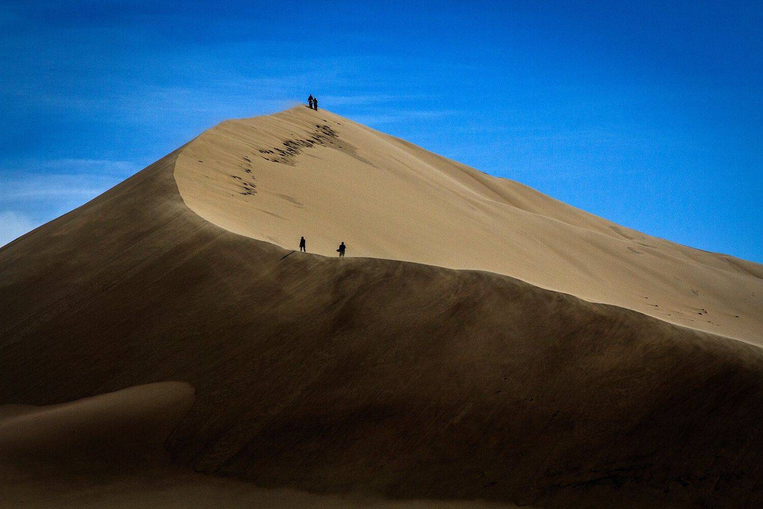 пейзаж,бархан,песок,гора,желтый,люди, Тамара Андреева