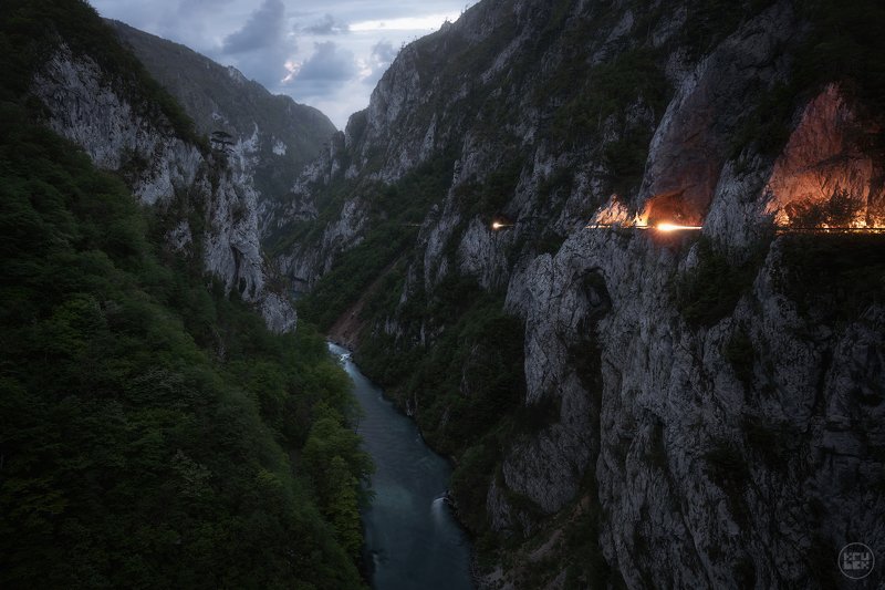 krubek, черногория, каньон, река пива, сумерки Прорыв фото превью