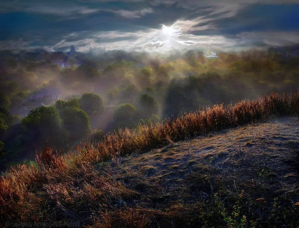 дымка, небо, облака, солнце, хотин, рассвет, замок, долина, крепость, лучезарный, лиловый, синее небо, крепостная стена, старинная крепость, сияние, Melnik-oy Serg-N-