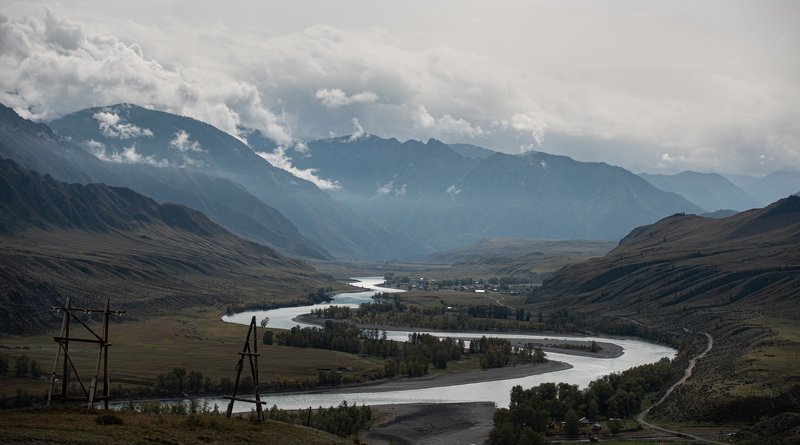 Алтай, пейзаж, горы в облаках фото превью