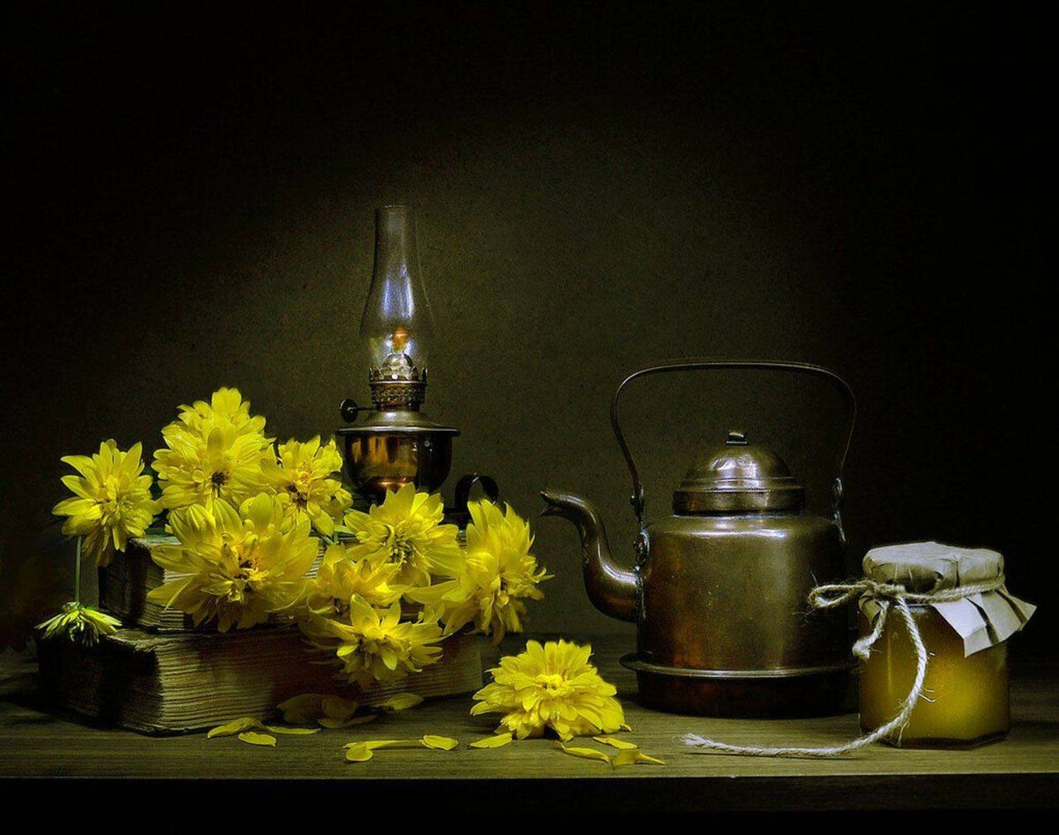 still life, натюрморт,цветы,  фото натюрморт, стихи, сентябрь, осень, золотые шары, керосиновая лампа, книги, мёд,чайник, Колова Валентина