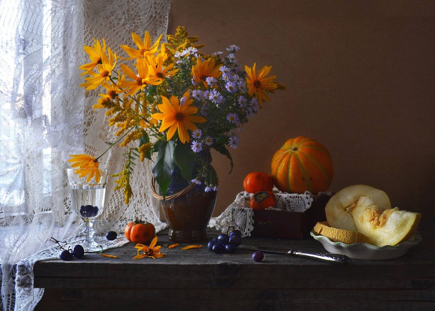 still life, натюрморт,цветы, хризантемы, фото натюрморт, стихи, сентябрь, осень, дыня, сентябринки, Колова Валентина