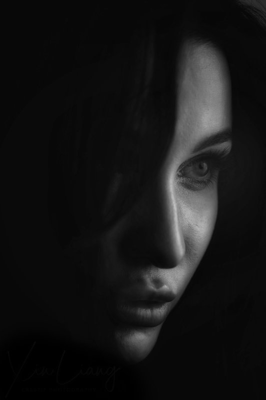 candid portrait Eva фото превью