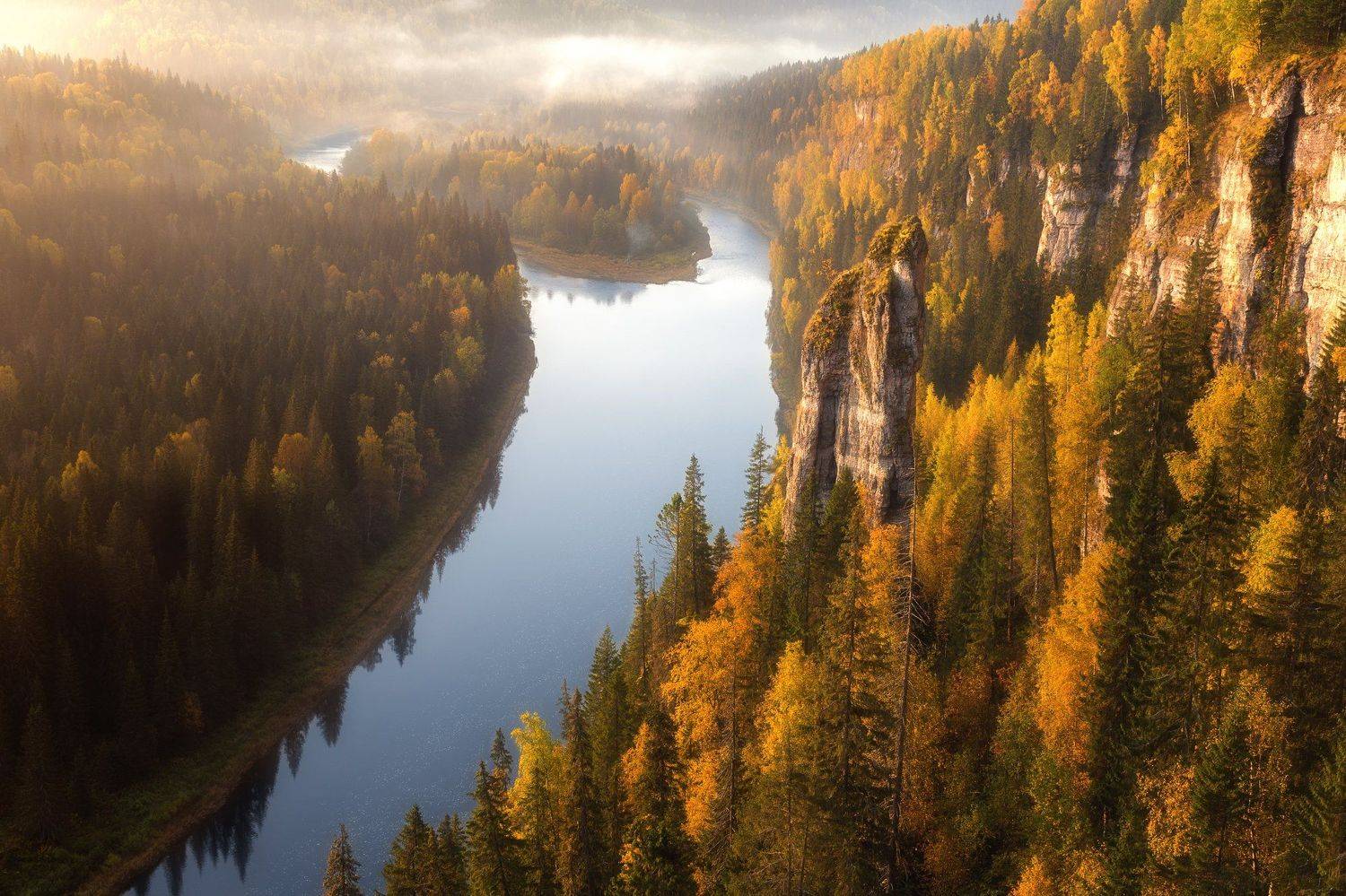 пермский край, усьва, золотая осень, осенний лес, осенний пейзаж, река, россия, туман, чертов палец,усьвинские столбы, аэрофото, mavic pro, панорама, Кирилл Кузнецов