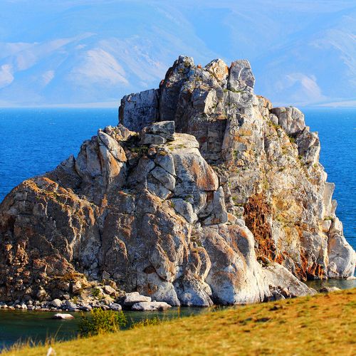 Шаманская высотка на острове Ольхон...