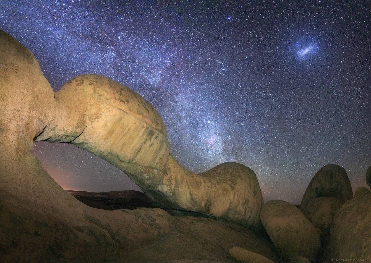 намибия, песок, звезды, ночь, арки, камень, горы, пики, африка, юг, пустыня, туманность, млечный путь, галактика, путешествия, свет, Максим Сластников