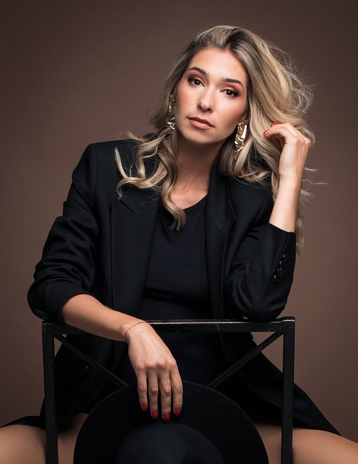 женский портрет, шикарная, красотка. девушка, фэшн, pretty woman, fashion, adult, lips, portrait, girl, attractive, pretty, model, hair, beautiful, natural, female, smile, beauty, studio, lady, elegance, glamour, curly, elegant, , Мелана Романова