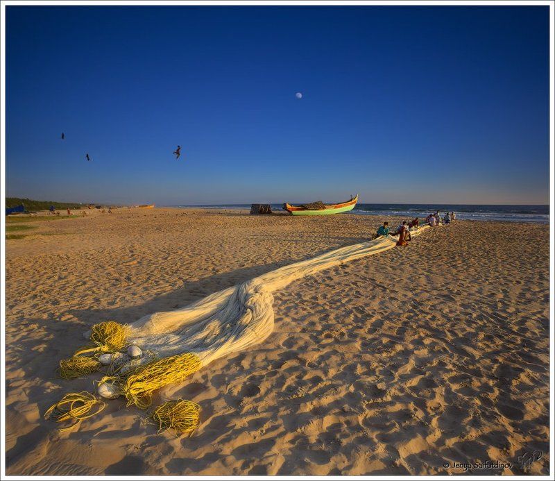 Под пристальным взором Луны, завершается день фото превью