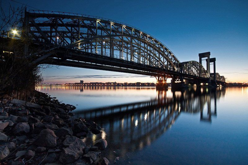 Рассвет у Финляндского железнодорожного моста фото превью
