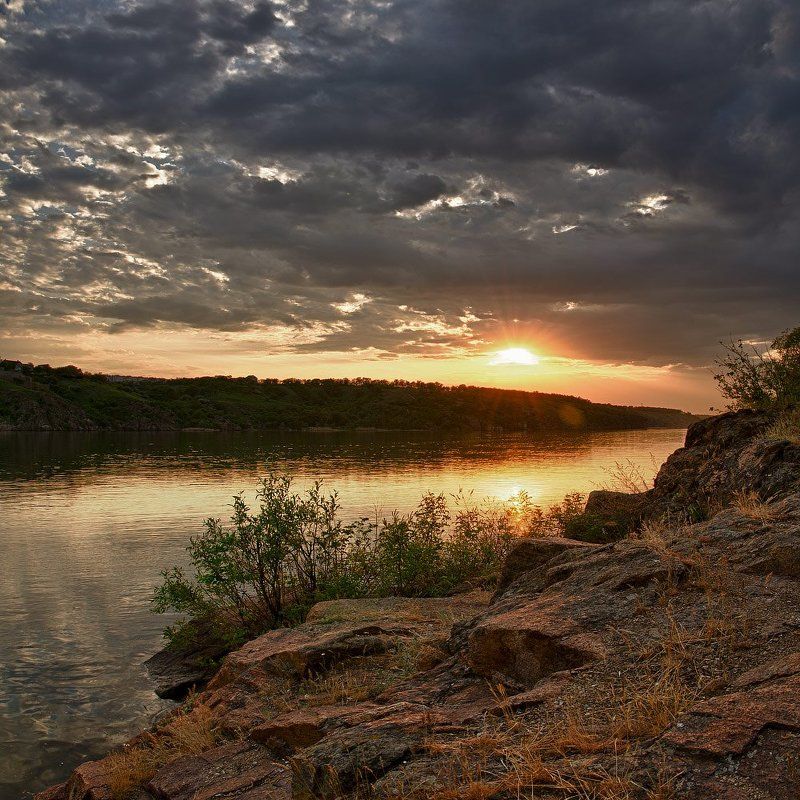 тихий весенний вечер на Хортице фото превью