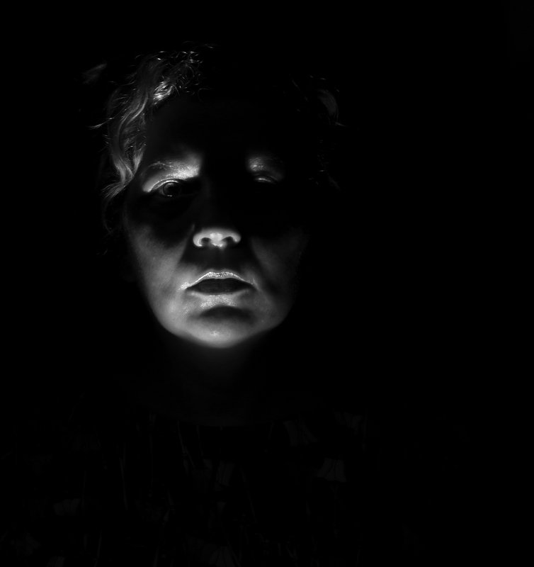 #woman #portrait #selfportrait #bnw  In the Dark Side фото превью
