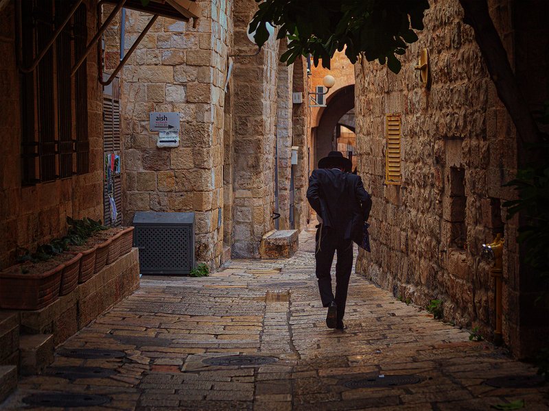 Танцующий фото превью