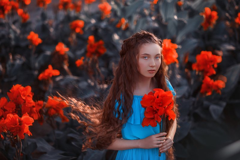 контровой свет. девочка. цветы Спокойствие и безмятежность фото превью