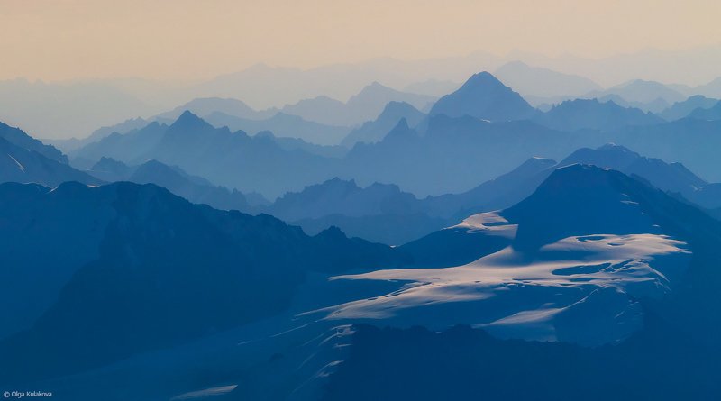 тянь-шань, горы, рассвет, мраморная стена Призрачный Тянь-Шань фото превью