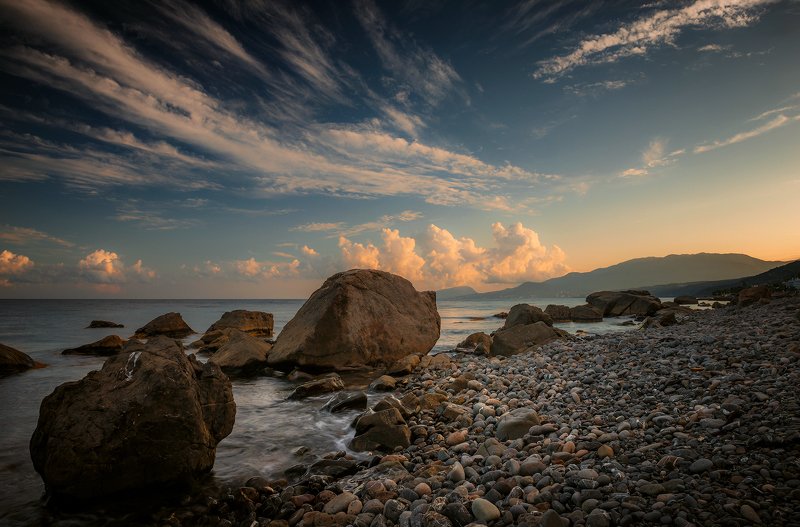 крым, пейзаж, лето, вода, море, вечер, камни, сотера, закат, облака, горы Вечерний разгон облаков. фото превью