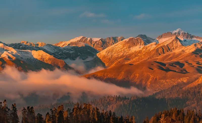 Первый снег в горах фото превью