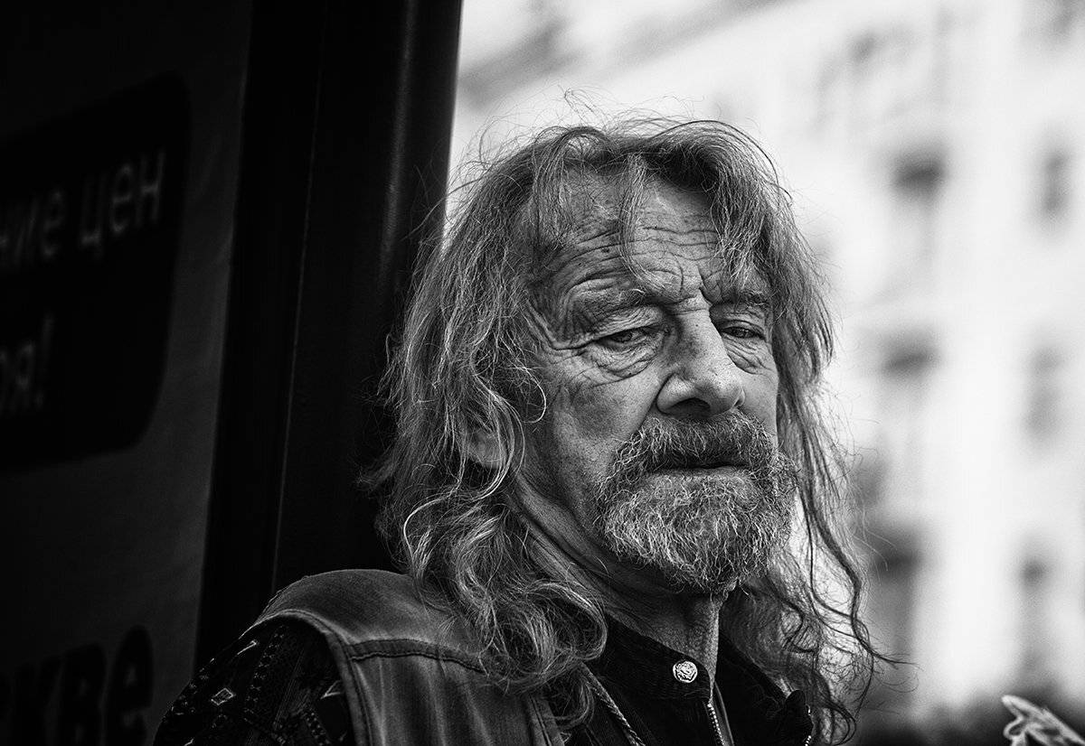 чб фото, прохожий, уличный мужской портрет, Vera Trandina