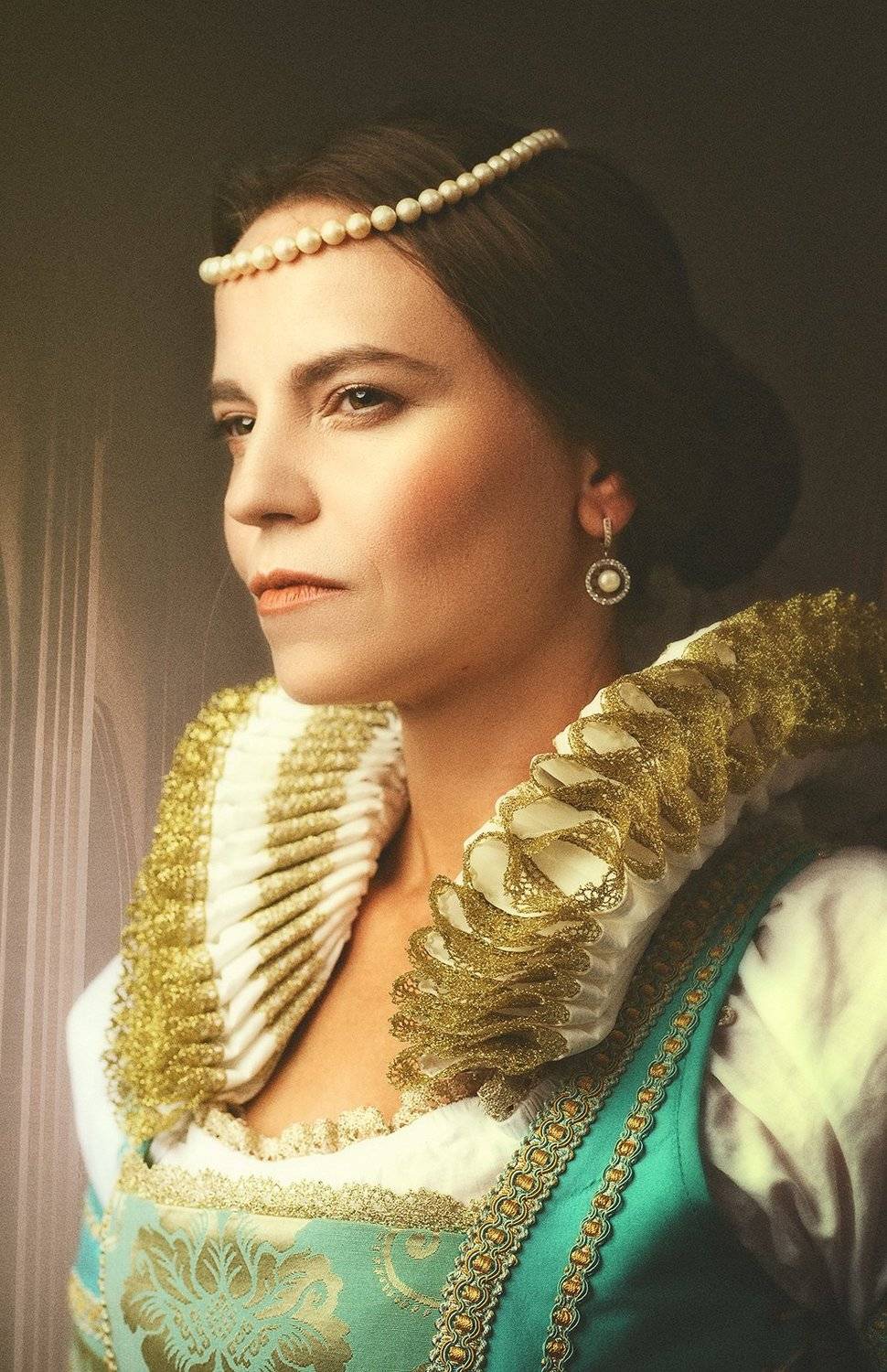 female;, portrait;, woman;, mature;, power;, noble;, dress;, robe;, vintage;, mediewal;, retro;, interior;, look;, cruelty;, authority;, steadfastness;, character;, mood;, expression;, face;, people;, one;, person;, queen;, castle;, dark;, beauty;, mature, Дмитрий Толоконов