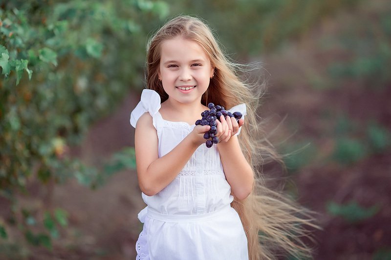 фотопрогулка, детская фотосессия, лето, август, дети, детская фотосессия, детский фотограф, фотосессия, радость, девочки, счастье, детский и семейный фотограф, детское фото, дети на фото, виноградники, красивые девочки, мама и дочки, сестрички Виноградная пора фото превью