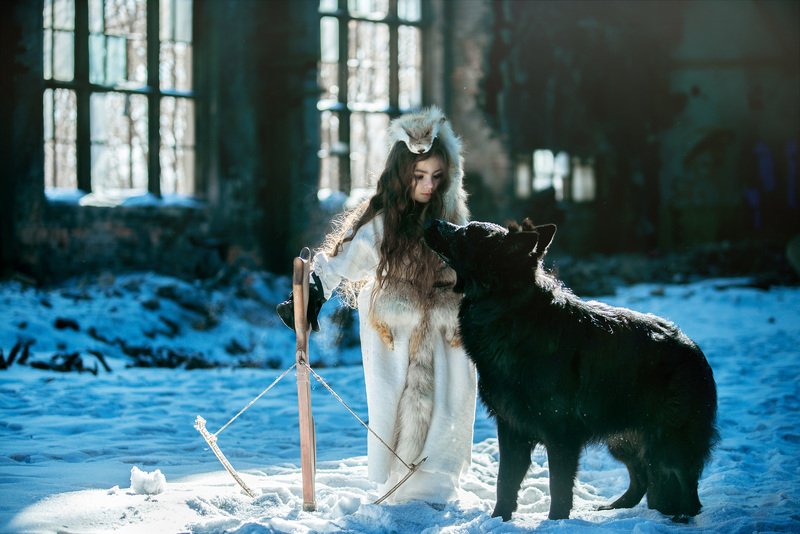 девочка дикарь, девочка с собакой Ева и Фадо фото превью