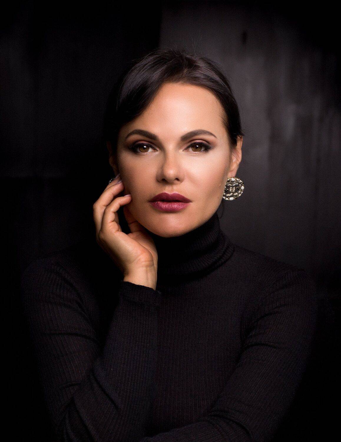 женский портрет, шикарная, красотка. девушка, фэшн, pretty woman, fashion, adult, lips, portrait, girl, attractive, pretty, model, hair, beautiful, natural, female, smile, beauty, studio, lady, elegance, glamour, curly, elegant,, Мелана Романова