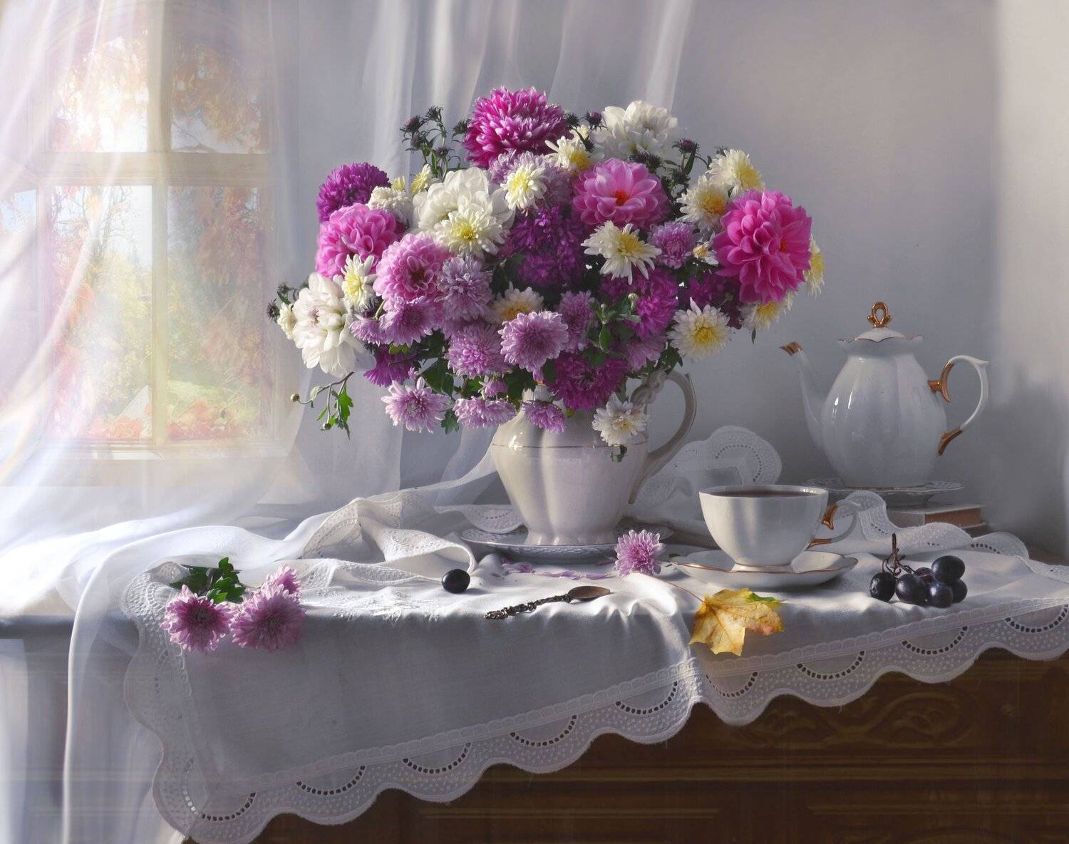 still life, натюрморт,цветы, георгины, хризантемы, фото натюрморт, стихи, сентябрь, осень,кленовые листья, Колова Валентина