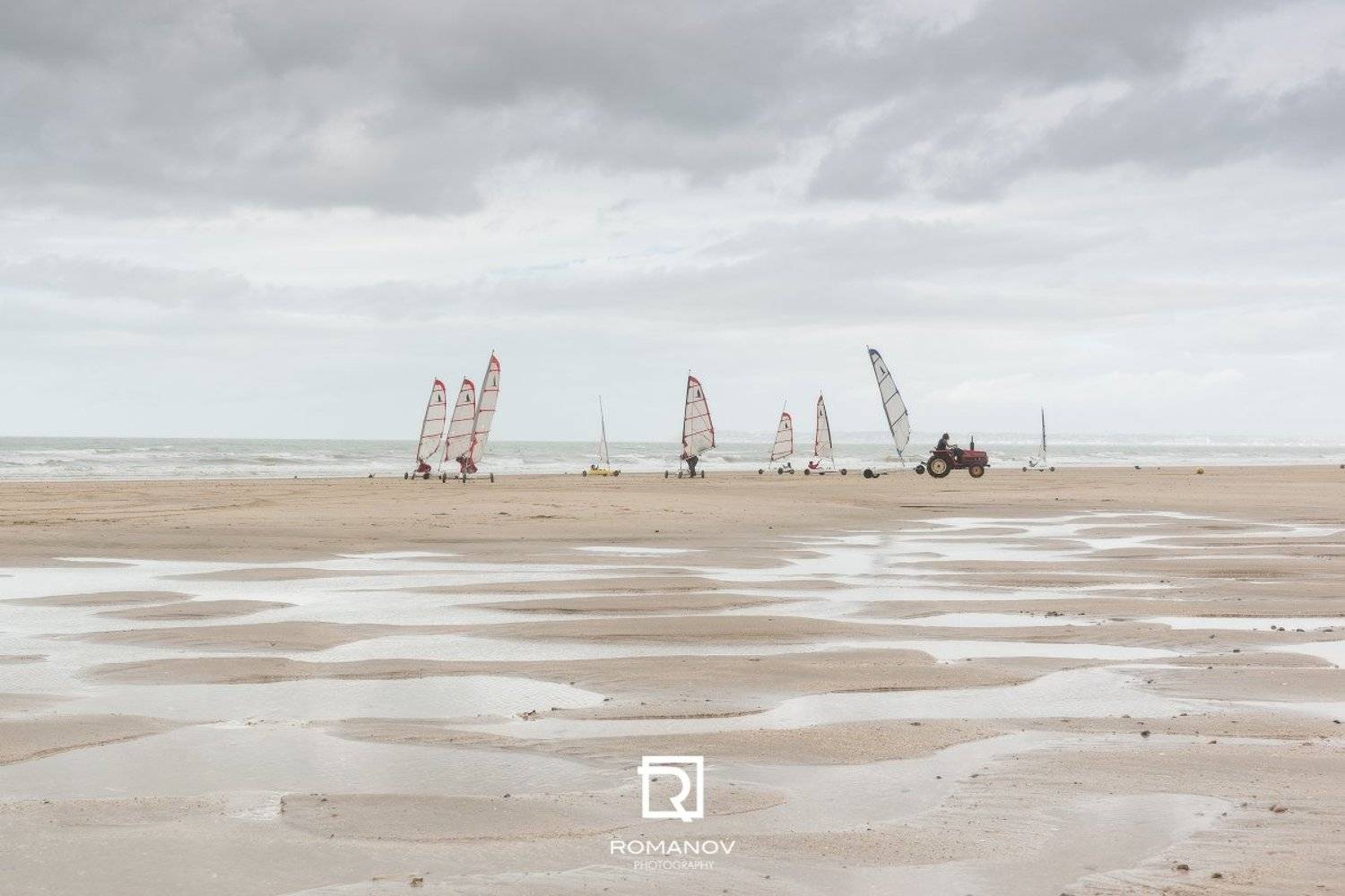 Пляж, Песок, Море, Береговая линия, На открытом воздухе, Небо, Природа, Англия, Великобритания, Лето, Воды, Синий, Отдых, песчаная яхта, яхта, Франция, Довиль, Кальвадос, канал, Английский, Ла-Манш, Трувиль-сюр-Мер, дюны, Валерий Романов