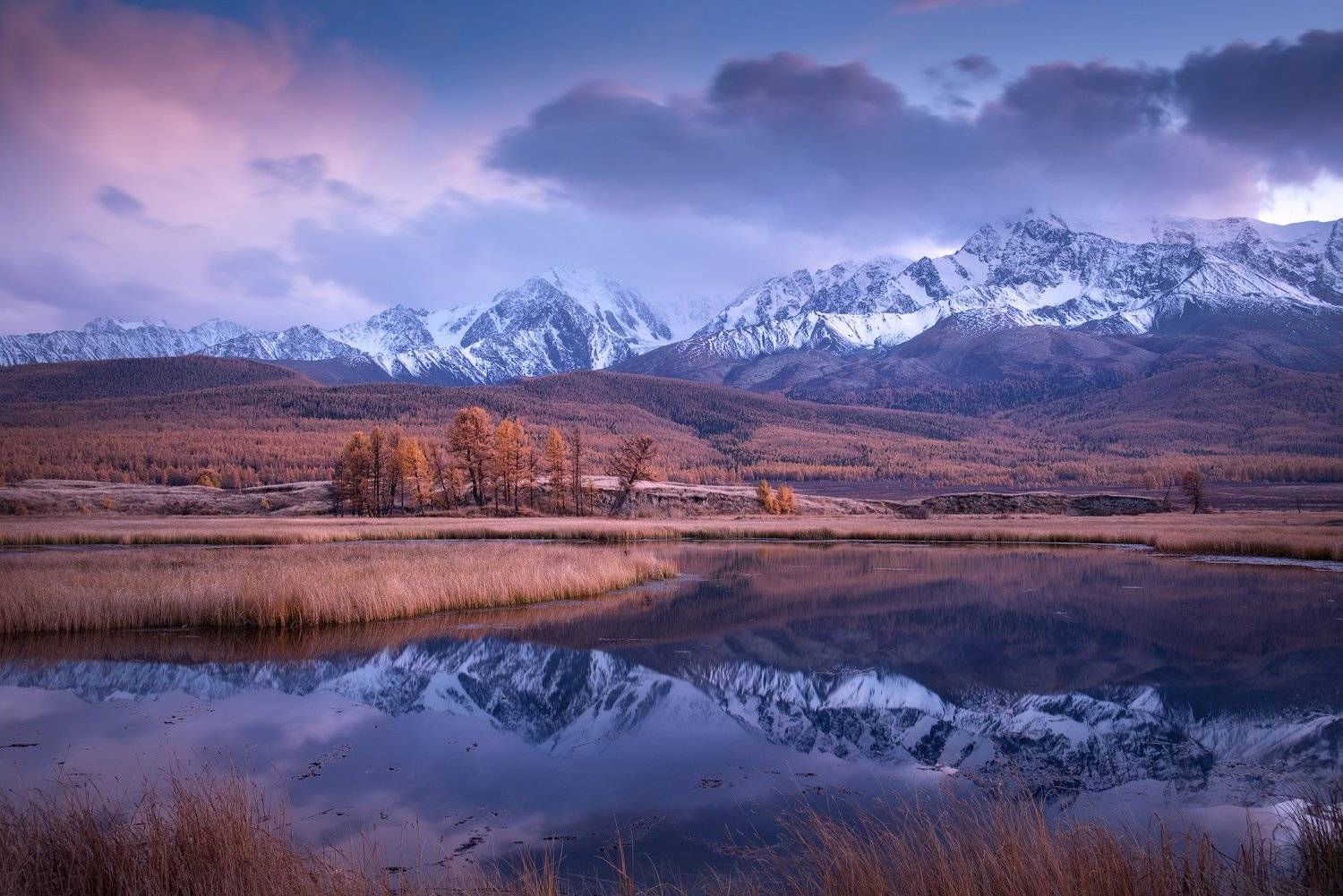 алтай, осень, горы, северо-чуйский хребет, ештыкель, джангысколь, отражение, водное зеркало, лиственницы, улаганский район, сумерки, Алена Рубан
