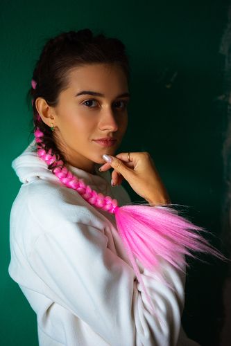 Розовые косички