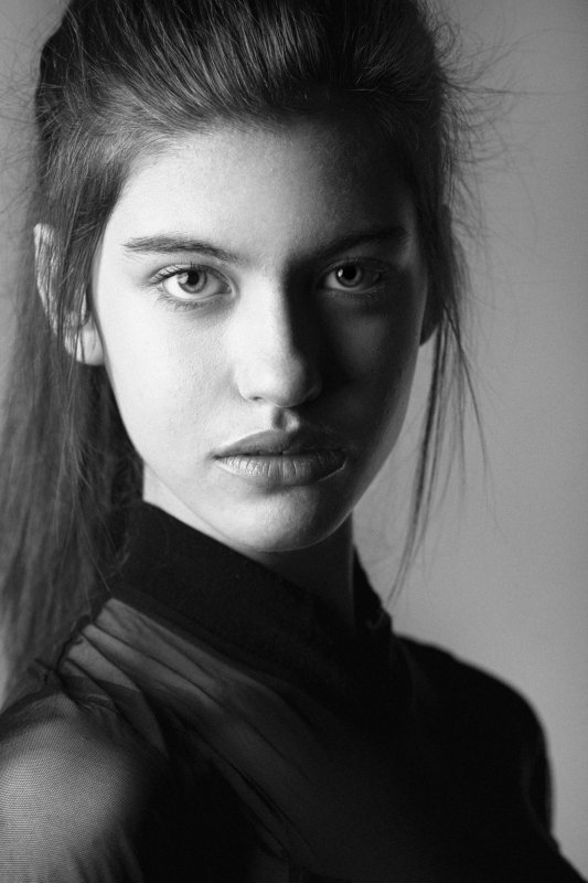 Model, Fashion, Portrait, Studio, Natural Light, Light, Asen Andreev, Asen Andreev Photography, Monochrome, Pose, B&W, Black & White, ZARA фото превью