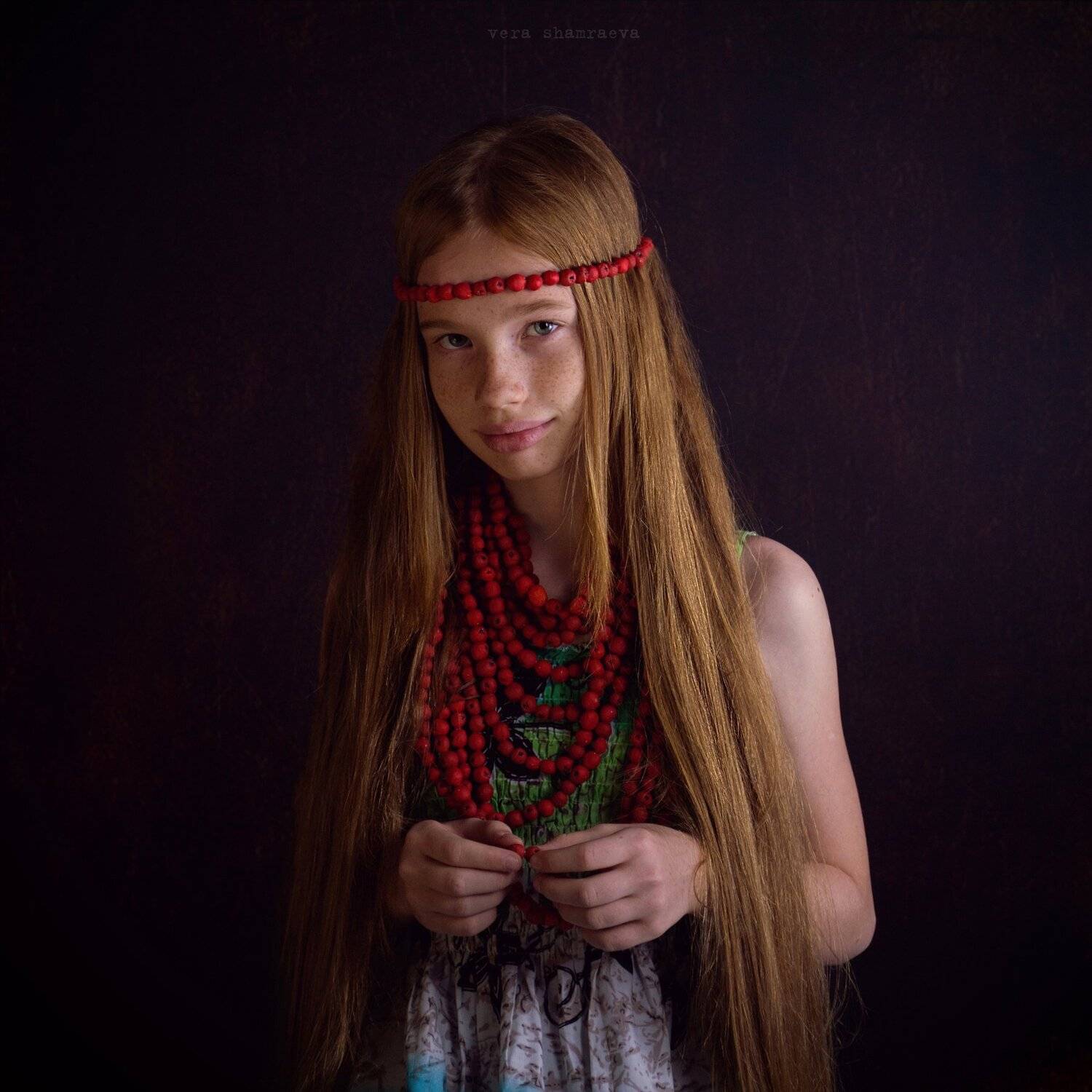 девочка с рябиновыми бусами, Вера Шамраева