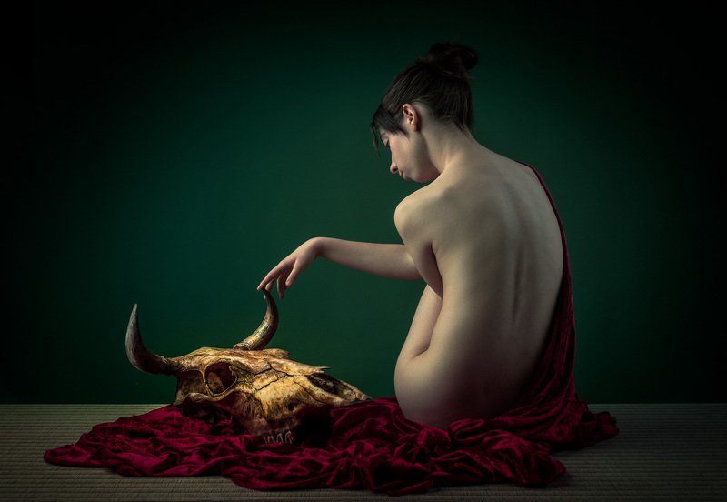 nude, fineartnude, bw, scull Sorrow фото превью