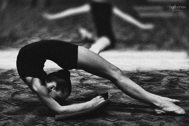 (Кристина Гусевская 12 лет) Художественная атлетика. разминка. фото превью