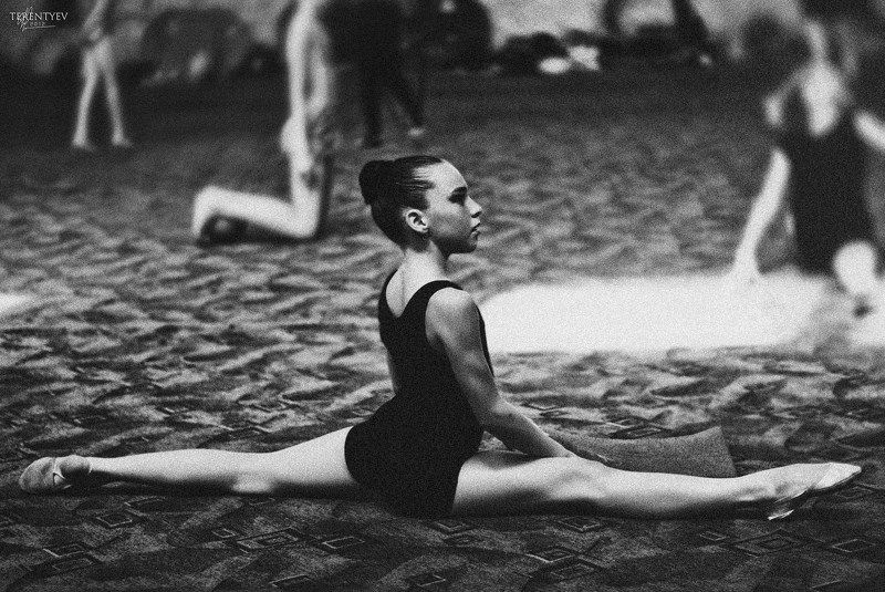 (Кристина Гусевская 12 лет) Художественная атлетика. разминка. фото превью