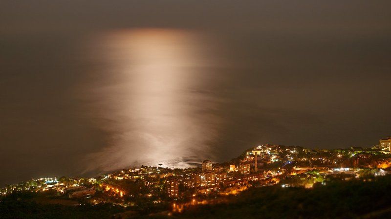 Город у моря фото превью