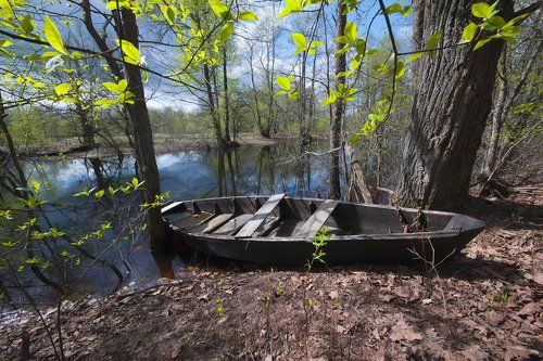Весенний этюд с лодкой