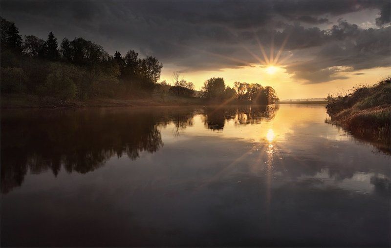 рассвет, река чистая вода фото превью