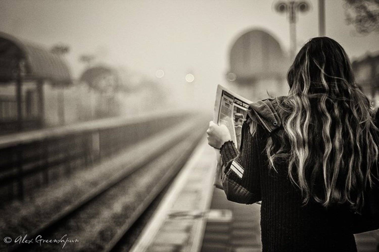 waiting, train, train station, monochrome, b&w, girl, woman, reading, paper, ожидание, утро, газета, девушка, поезд, станция, туман, Alex Greenshpun