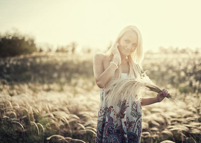 девушка, портрет, поле, ковыль, свет Sunny girl фото превью