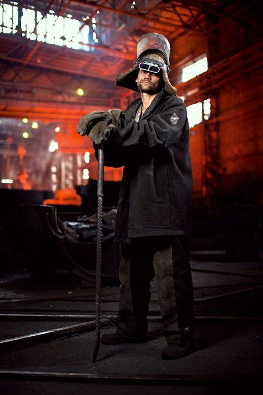 fire, , portrait, , eyes, , hat, , man, , rest, , hot, , helmet, , work, , worker, , metall siberian factory worker фото превью