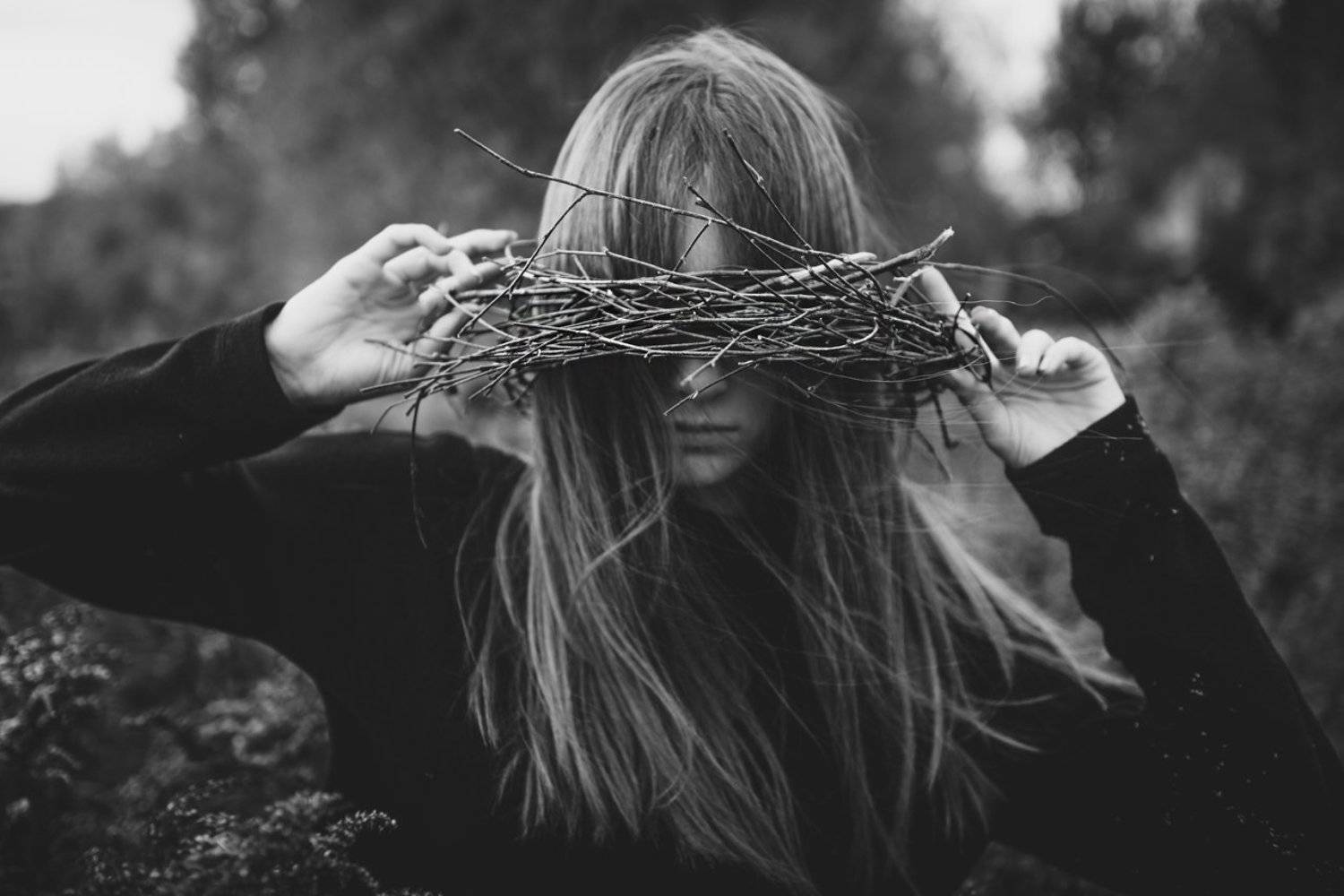 Осень, ветки,ветер,волосы,без цвета, девушка,холод,крупно,портрет., vadim