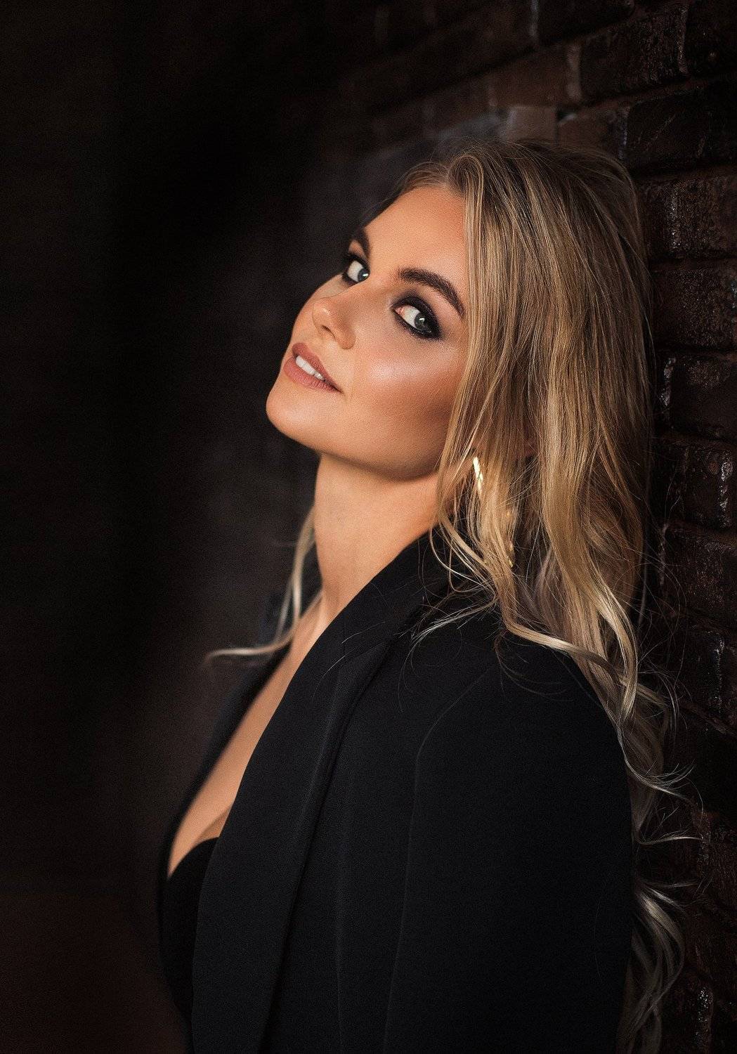 женский портрет, шикарная, красотка. девушка, фэшн, pretty woman, fashion, adult, lips, portrait, girl, attractive, pretty, model, hair, beautiful, natural, female, smile, beauty, studio, lady, elegance, glamour, curly, elegant,, Мелана Романова