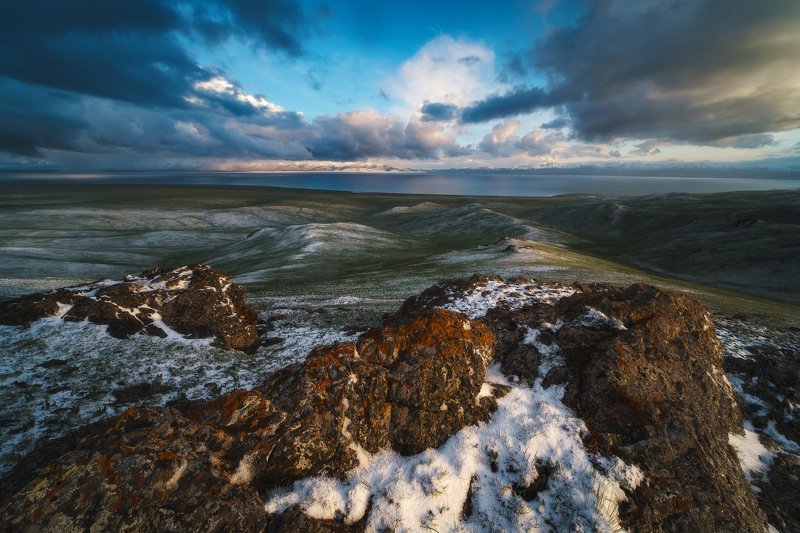 киргизия, кыргызстан, азия, горы, луг, скалы, пейзаж, лето, ущелье, джайлоо, озеро, вечер, закат Сон-Куль фото превью