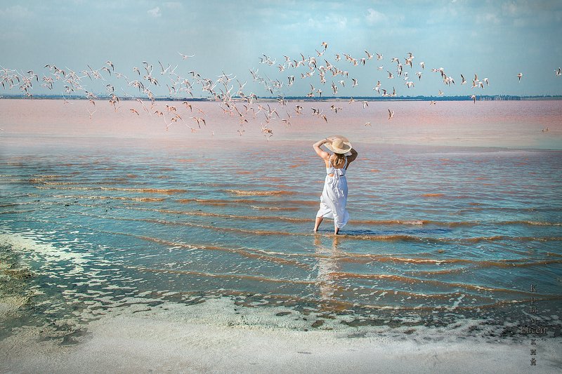 Крым. На розовом озере. фото превью