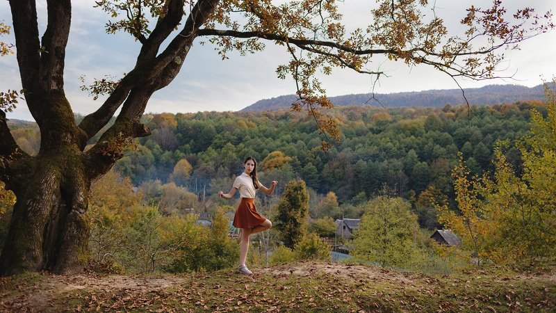 девушка дерево природа *** фото превью