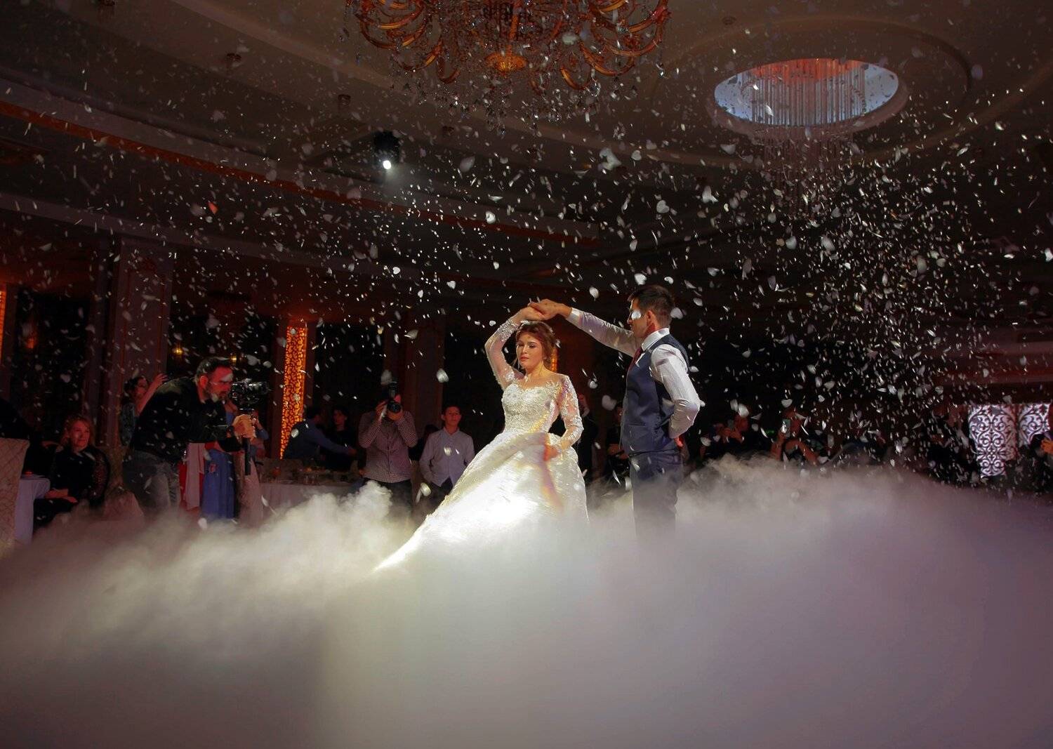 свадьба,танец,молодые,жених,невеста,банкетный зал,праздник.торжество,брака сочетание, Marat Magov