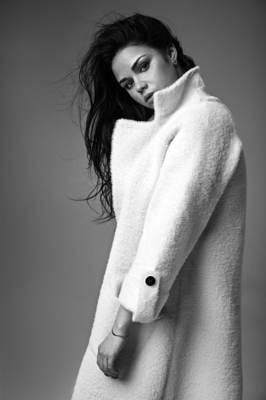 девушка, портрет, красота, любовь, внимание, чувства, волосы, ветер, пальто,  ощущения Даша фото превью